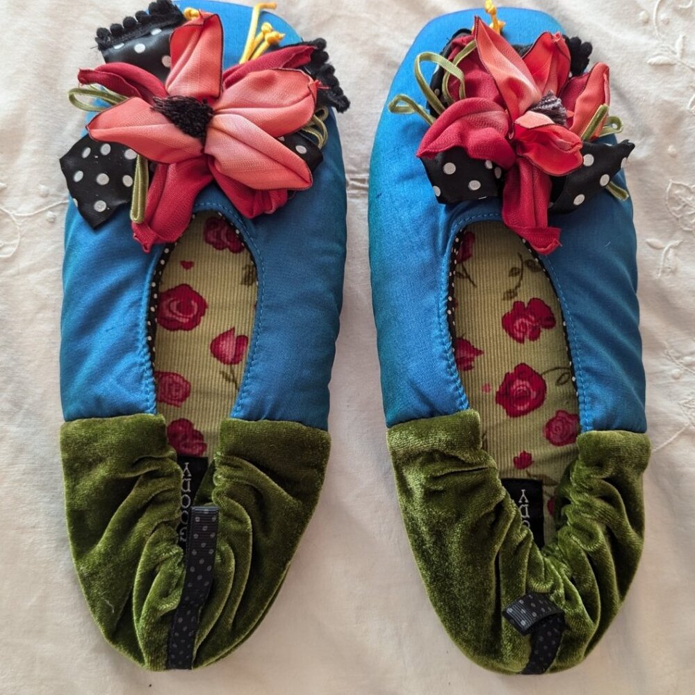 Vintage Goody Goody slippers. Women's large in blue & green.